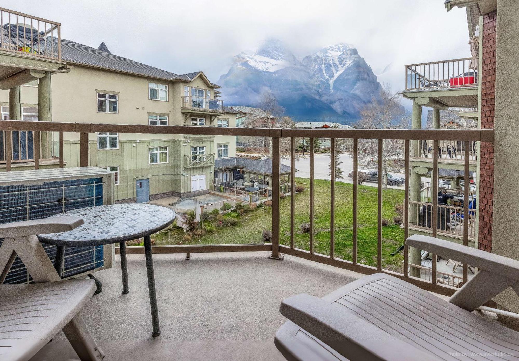 Lovely Mountain View 2 Bedroom Suite Canmore Buitenkant foto